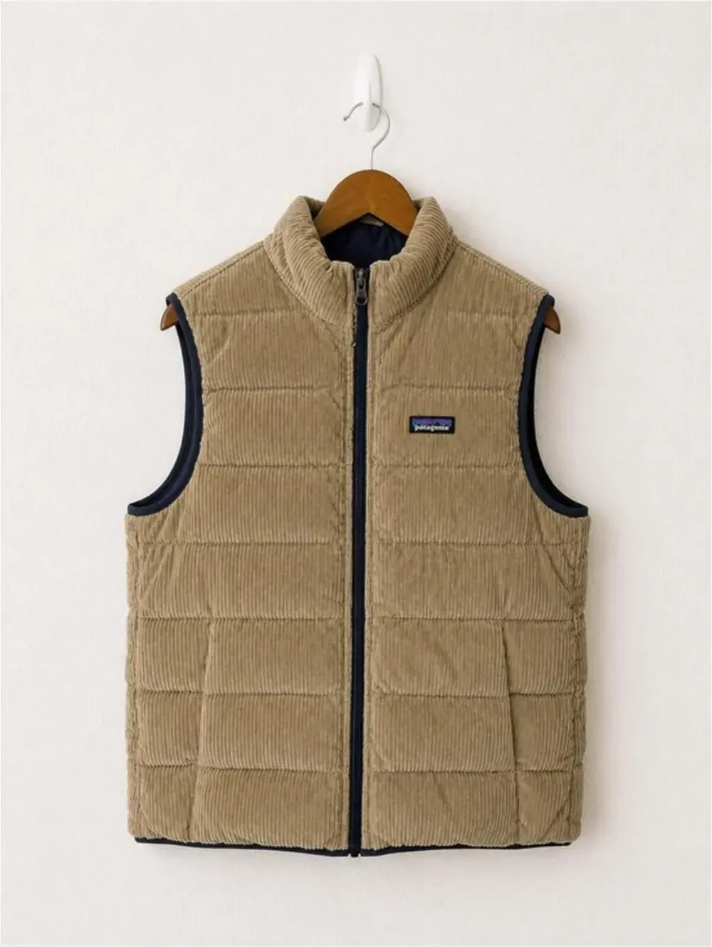 Patagonia Reversible Insulated Corduroy Puffer Vest Navy Beige Unisex S/M - Picture 4 of 4